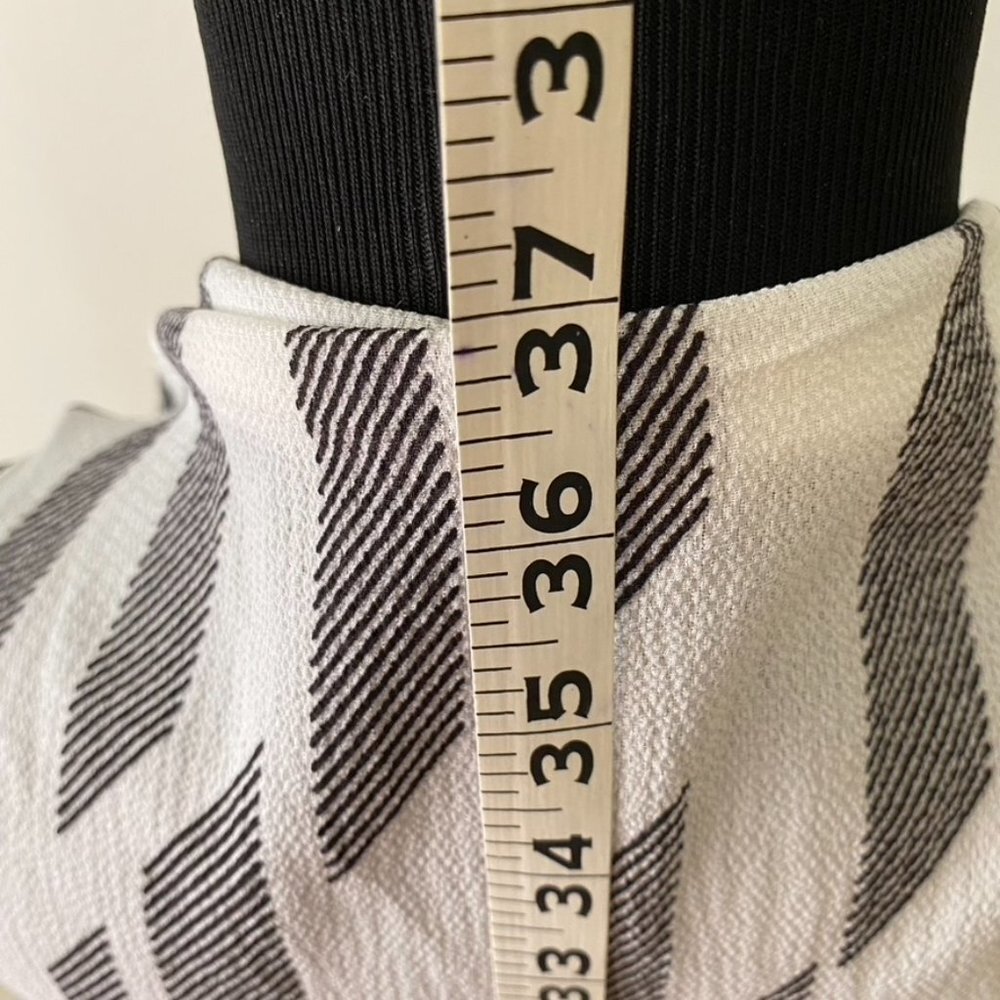 Cool Graphic Black and white shawl vest by Janice OS - Picture 6 of 7